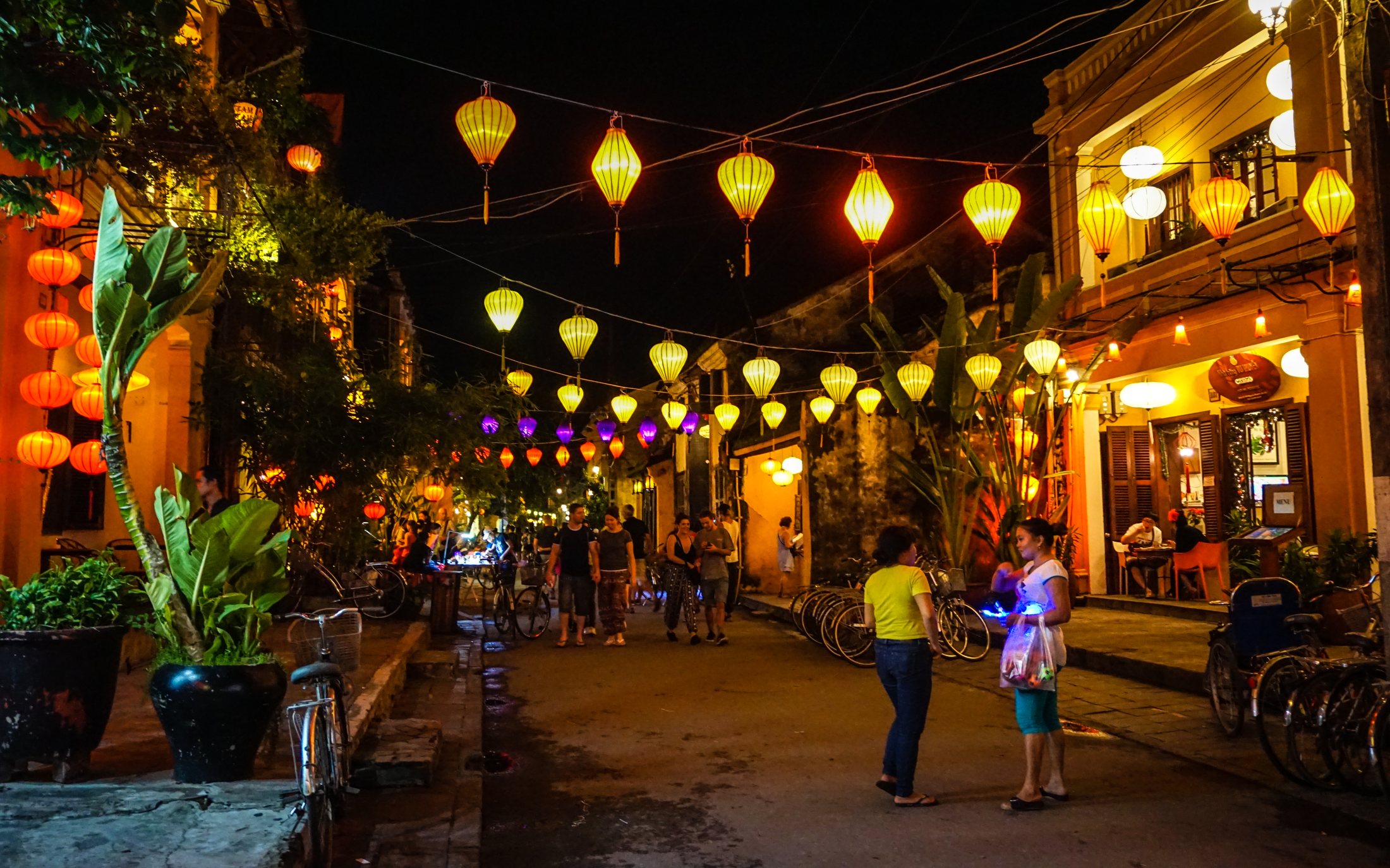 Đèn lồng rực rỡ ở Hội An
